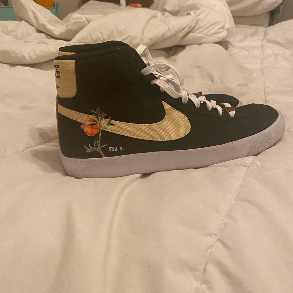 Men’s Nike Mid 77 Pomegranate